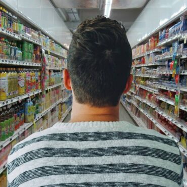 hombre supermercado