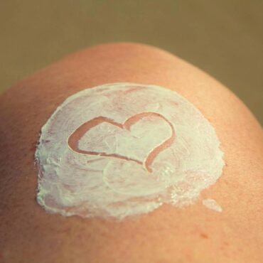 corazón pierna crema