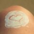 corazón pierna crema