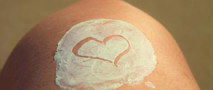 corazón pierna crema