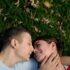 pareja beso