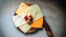 diferentes tipos de queso en loncha