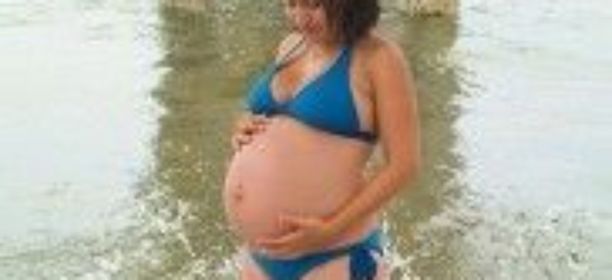 Img embarazo ropa embarazada playa verano biquini banador listado
