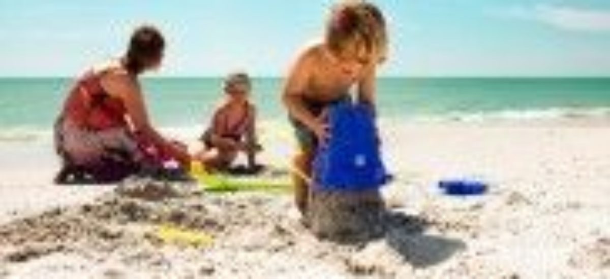 Img castillos arena ninos playa trucos modelar verano planes infantiles juegos paternidad listado