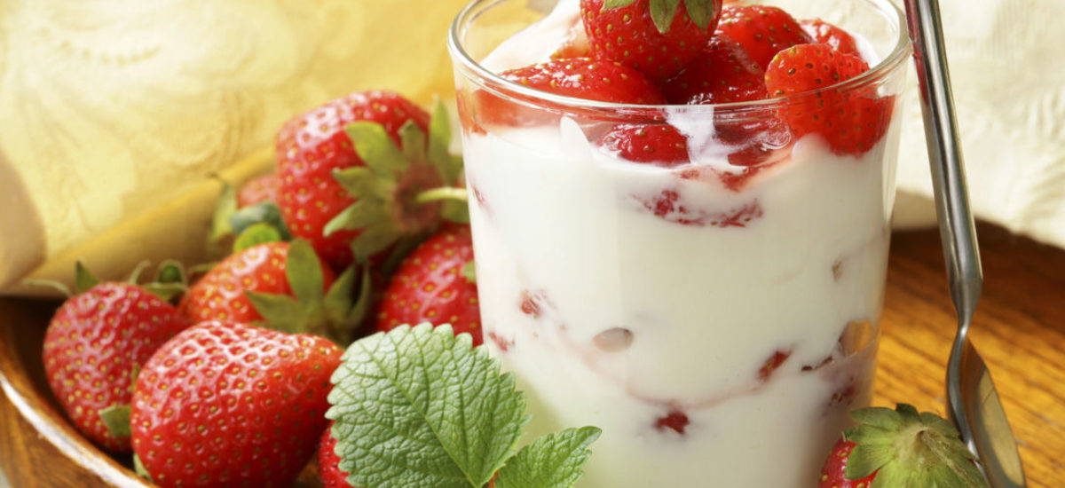 Img yogur con fresas hd
