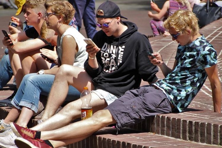 Img telefonoue grande