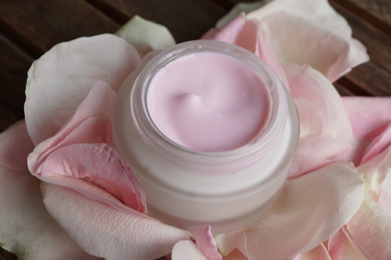 crema rosas hidratante cosmetica