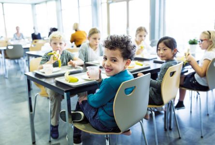 Qui decideix el que mengen els nostres fills a l’escola?