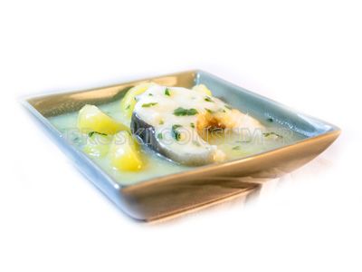 Congrio con patatas en salsa verde