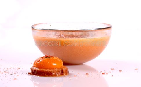 Receta de sopa de ajo de pan seco y yemas de huevo